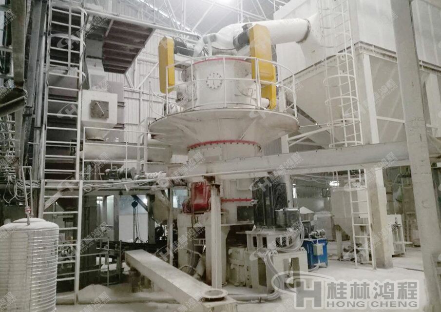 HLMX1100高純石英砂磨粉機推薦設(shè)備，桂林鴻程環(huán)保磨粉機，HLMX超細立式磨粉機