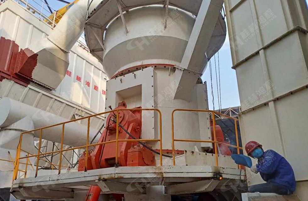 30萬噸高爐渣立磨，HLM1700爐渣立磨機